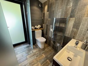 Master en-Suite- click for photo gallery